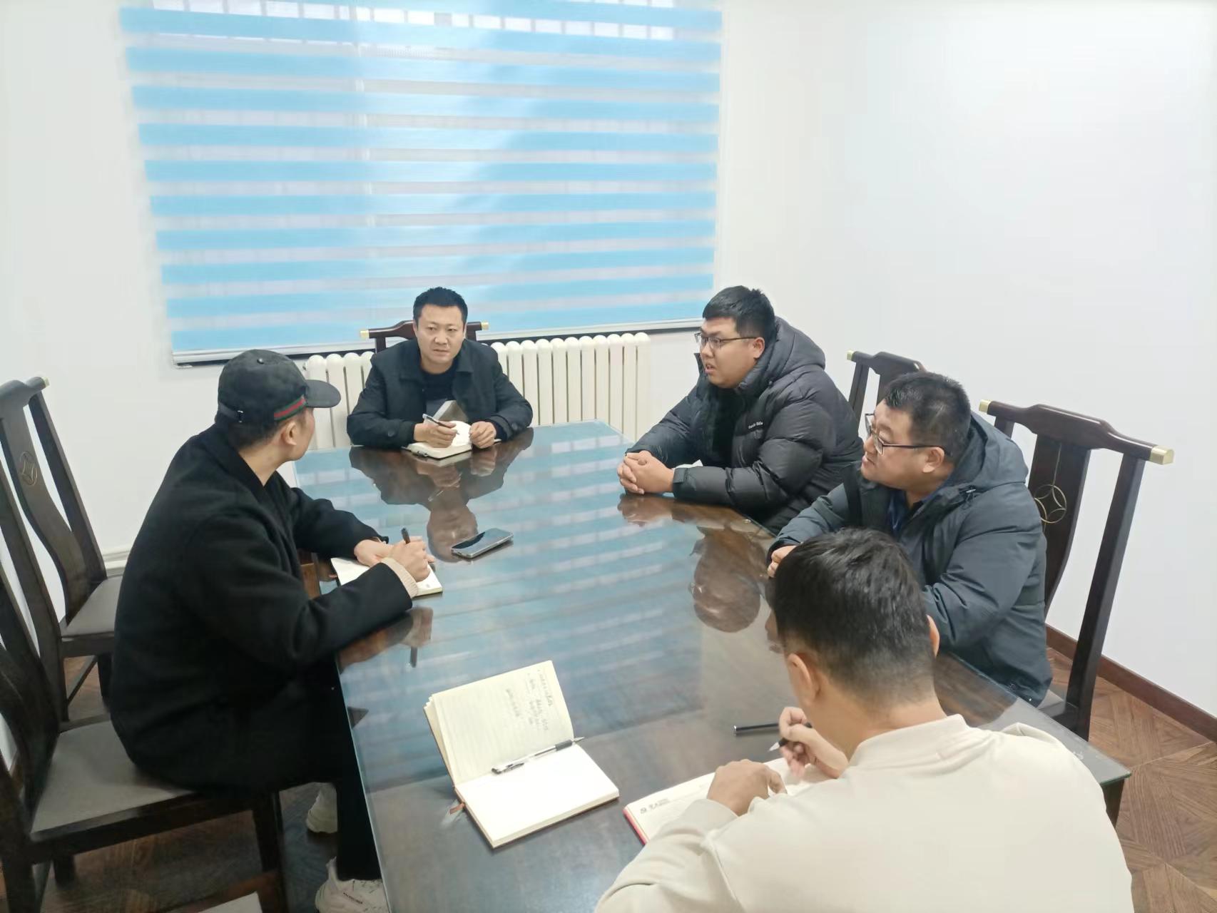 城陽區(qū)物業(yè)辦有關(guān)領(lǐng)導(dǎo)來公司檢查指導(dǎo)工作(圖4)